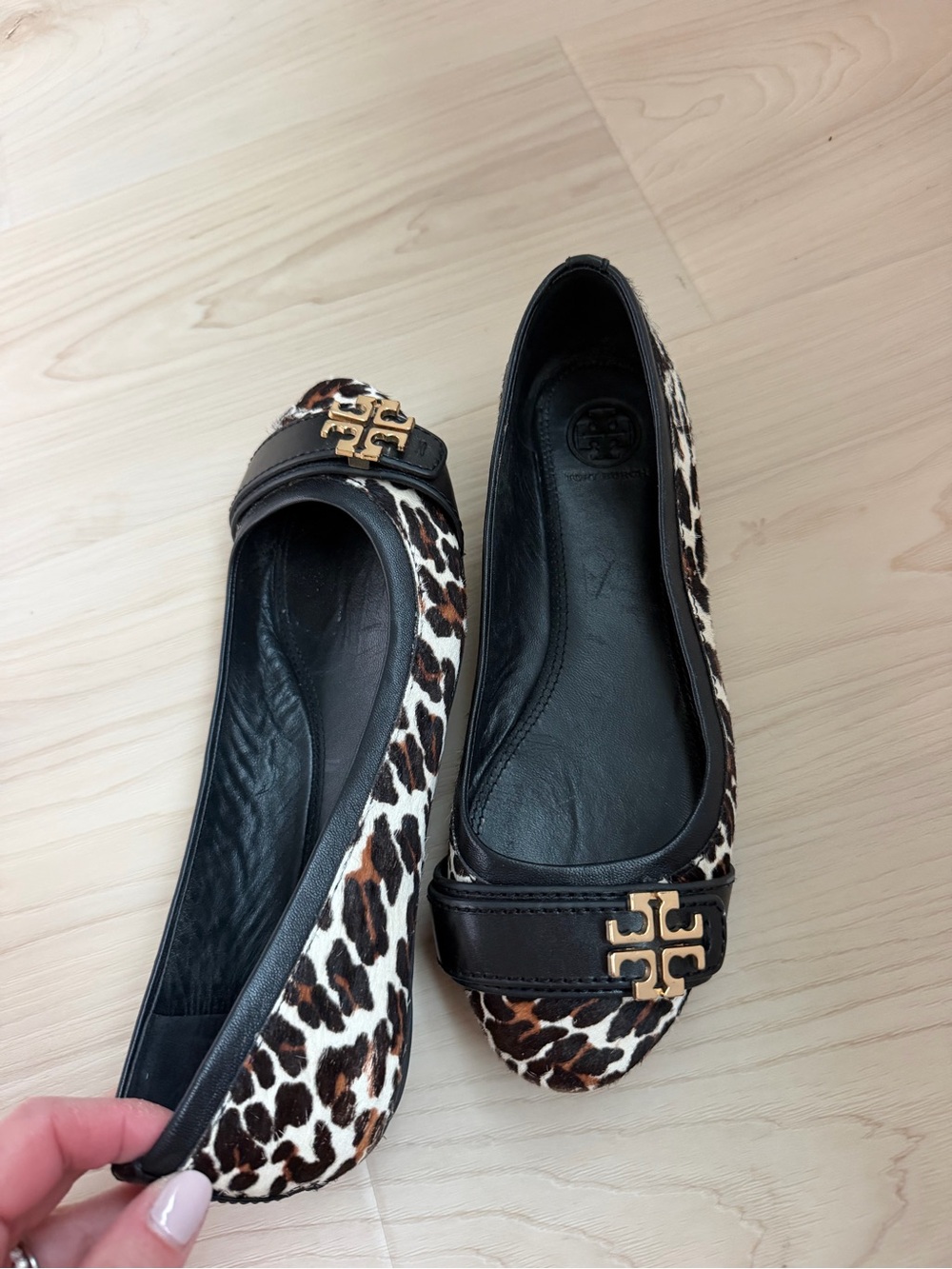 Tory Burch Leopard Fur Flats, size 7